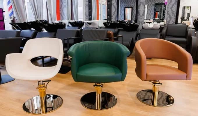 Ile kosztuje wyposażenie salonu fryzjerskiego: Ceny i budżet
