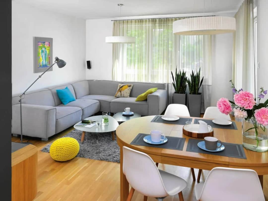 Jak pomalować duży salon: 7 praktycznych wskazówek i porad