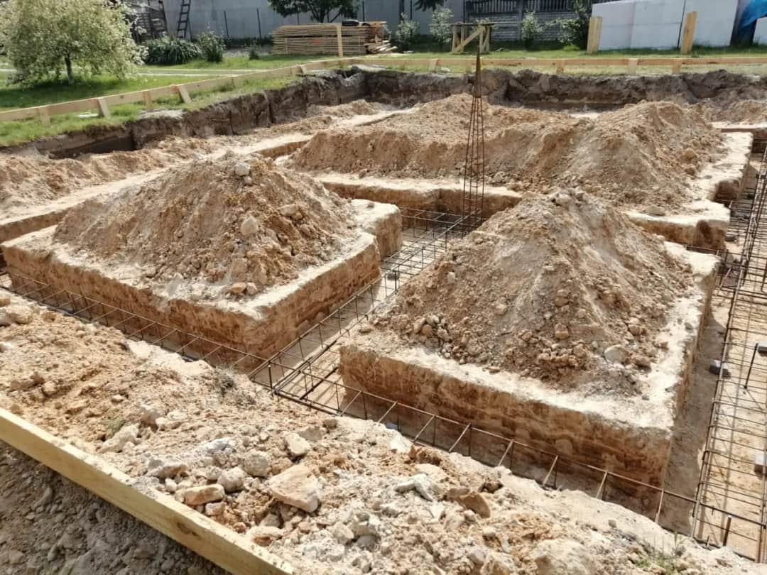 Dom bez ławy fundamentowej: ryzyko i możliwości modernizacji