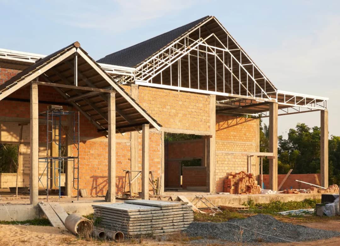 Jakie etapy obejmuje proces realizacji kompleksowej budowy domu?