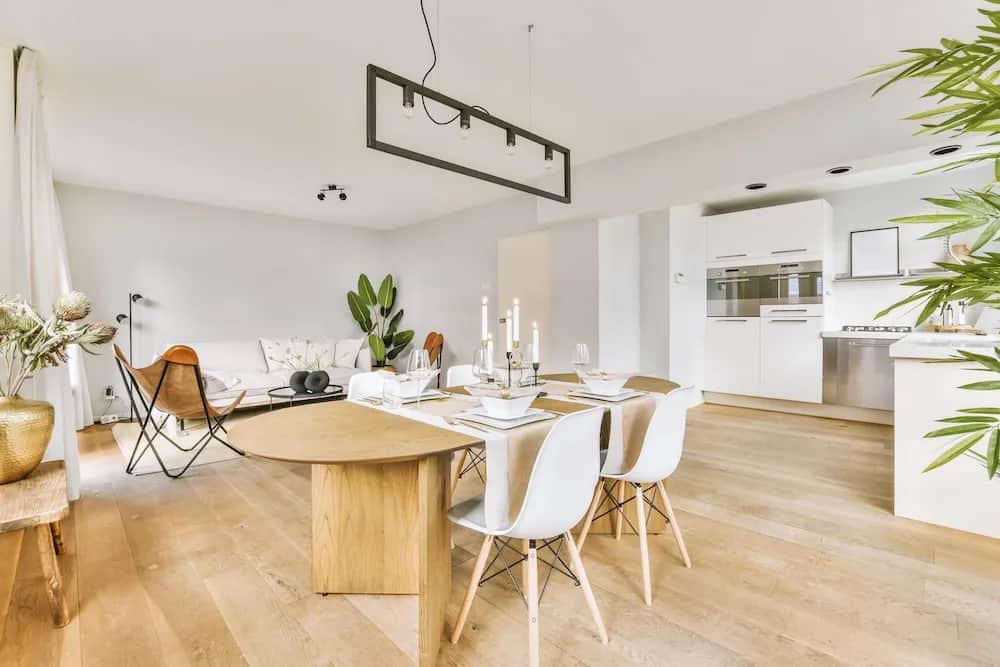 Jak ustawić stół w salonie: 5 zasad funkcjonalnej aranżacji wnętrza